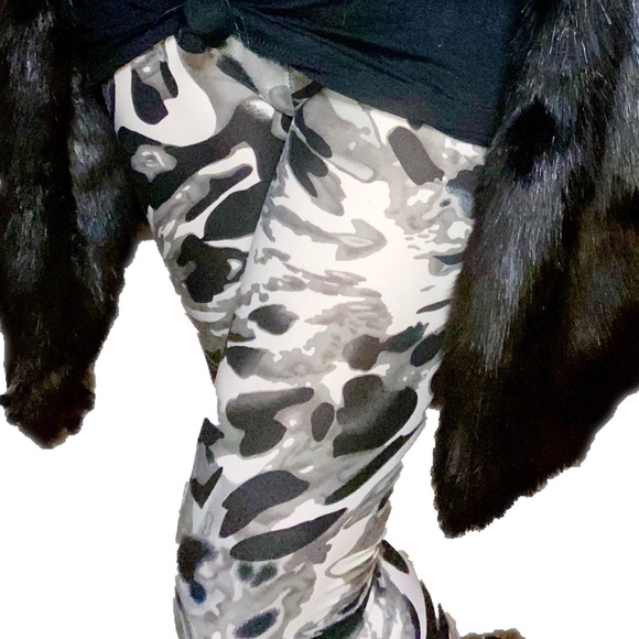 Marbleized Abstract leggings
